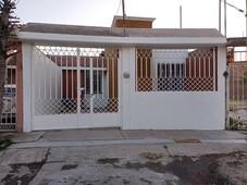 doomos. venta de casa en fracc. casa blanca. al sur de aguascalientes.