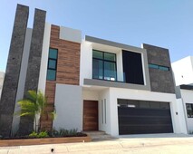 doomos. casa en venta con recamara en planta baja fracc. palmas green