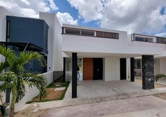 doomos. casa en venta en merida, equipada, con piscina y jacuzzi. altozano