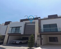 doomos. casa en venta zona cumbres 3 niveles