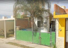 Doomos. Casa - Fraccionamiento Real de Haciendas !!!REMATE BANCARIO!!! JMG