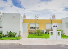 Doomos. Casa - venta en Fraccionamiento Almasur Dentro de la ciudad de Mérida.