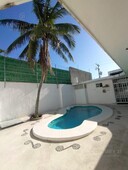 Doomos. Hermosa casa de tres recamarás y alberca en venta en Ejidal Playa del Carmen P3438