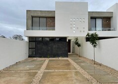 doomos. hermosa casa en dzitya, de 2 plantas y alberca