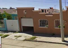 Doomos. Casa en Venta, Ubicada en Hacienda del Sauz 111, La Hacienda, 34238 Durango, Dgo. URGE