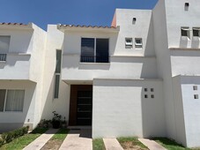 doomos. venta casa 2 recamaras modelo onix puerta de piedra