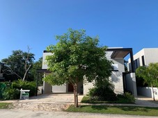 venta de casa con paneles en privada oasis yucatan country club