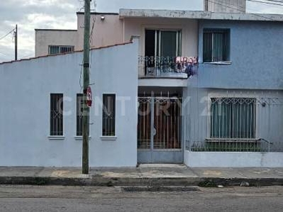 Casa en venta de 3 recamaras con piscina al norte de Mérida, Yucatán.