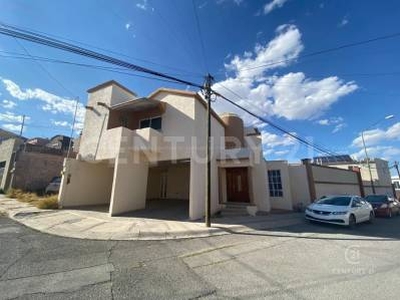 CASA EN VENTA EN FRACCIONAMIENTO CUMBRES II, CHIHUAHUA CHIH.