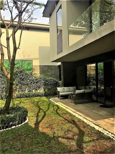 Espectacular Residencia Con Jardín Y Roof-deck Privados, En Condominio