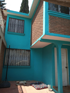Linda Casa Ubicada En Los Reyes, La Paz, Edomex, Cerca Del Estación Del Tren Ligero Los Reyes, Esq. Con Av. Puebla