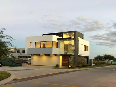 New House Bienes Raices Tiene Para Ti: Increible Proyecto De Casa En Venta En Uno De Los Mejores Fraccionamientos De La Zona Norte De La Ciudad.