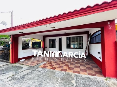 Vendo Casa De Un Nivel Super Comoda En Fraccionamiento Privado, Cordoba, Ver.