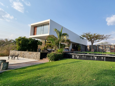 Venta: Casa Xochi, Arquitectura De Autor En El Club De Golf Santa Fe, Morelos