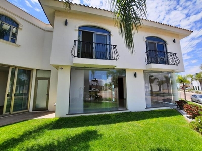 Casas en venta - 366m2 - 4 recámaras - Aguascalientes - $7,990,000