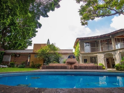 Casas en venta - 5255m2 - 6+ recámaras - Tlaltenango - $25,500,000