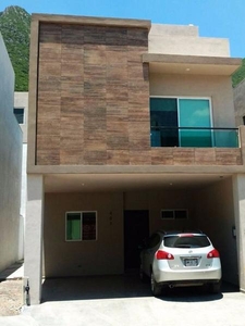 Doomos. Hermosa Casa en Renta en Paseo del Vergel, Monterrey Zona La Rioja