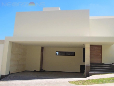 Doomos. Moderna Residencia Nueva con Espectaculares Vistas en Venta en Fracc. Sierra Azul SLP