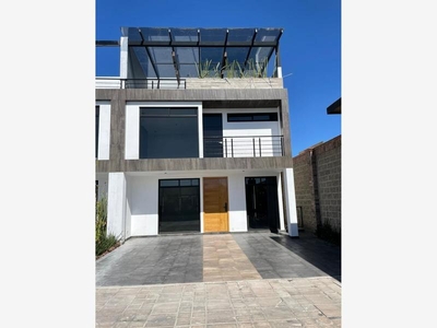 Casa en Venta en Venta zona Carcaña cerca de Plazas de la zona, 5 Min de Udlap y 10 de VW