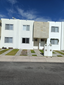 Casa 3 Recámaras, 3 Baños Completos En Privada