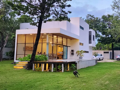 Casa Ceiba, Enorme Jardin, Alberca Y Paneles Solares; Cerca De La Av. Huayacan En Cancún