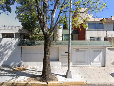 CASA EN COLONIA PASEOS DE TAXQUEÑA EN INVERSION HIPOTECARIA