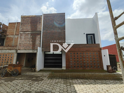 Casa En Preventa En Cholula Zona Xixitla Zapoteco Con Sotano 3 Habitaciones, Salon De Juegos Y Roof Garden En Privada