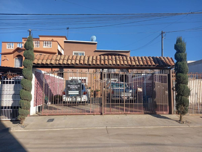 Casa En Venta De 4 Recamaras En Jardin Dorado, Tijuana Bc