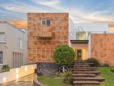 Venta De Casa Alto Standing En Querétaro, Con Vista Panorámica, Terraza Y Alberca