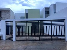 Casa en renta en Residencial Floresta semi-amueblada.ubicada en zona norte,