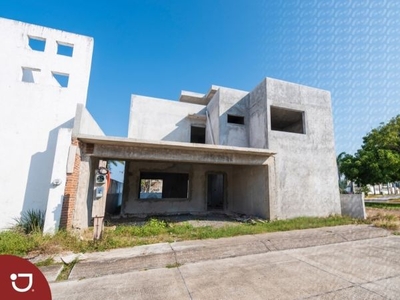 Casa en obra en venta, Fraccionamiento privado, Boca del Río.