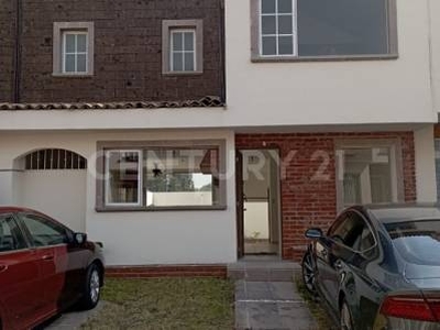 Casa en Renta en Bosques del Lago, Cuautitlán Izcalli. (Con Vista al lago)