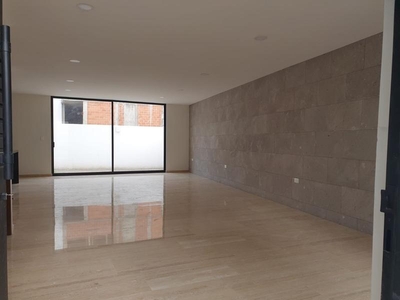 Casa en Venta, 4 recámaras; una en PlantaBaja, P Querétaro, Lomas de Angelopolis