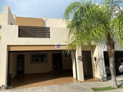 CASA EN VENTA EN CUMBRES PUERTA DE HIERRO