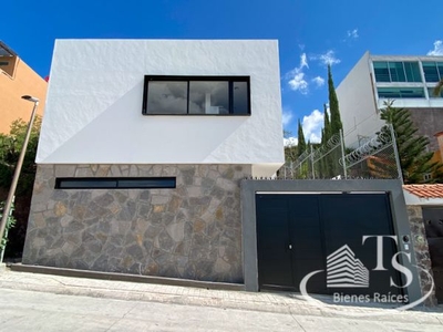 Casa Nueva en Venta MILENIO III con Recámara en Planta Baja y Roof Garden