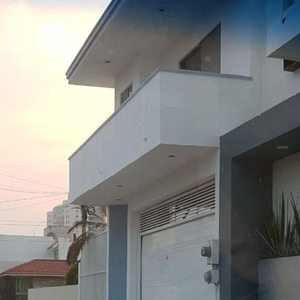 Casa sobre avenida sirve de oficinas en Costa de Oro Boca delRío