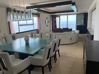 Departamento frente al mar, piso 18,jacuzzi privado vista al mar en Emerald, Spa