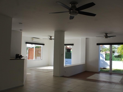 Doomos. Casa en Renta en Isla Amorosa Isla Dorada Cancun / Codigo: B-MSN60040