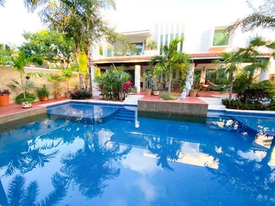 Doomos. Casa en Venta en Residencial Villa Magna 3 recamarás Cancun