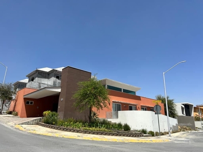 Doomos. Casa en venta - Sierra Alta 9o Sector, Monterrey NL