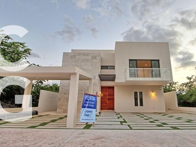 Casa en Renta en Cancun en Residencial Lagos del Sol Frente al Lago