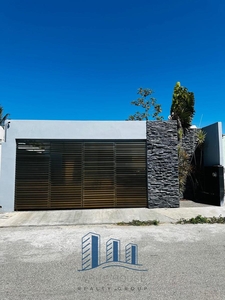 Doomos. Casa en Ciudad Caucel