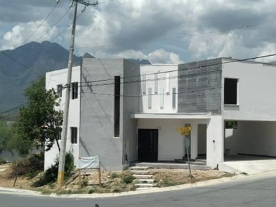 Doomos. CASA EN VENTA EN BOSQUES DE SAN PEDRO EN ESQUINA