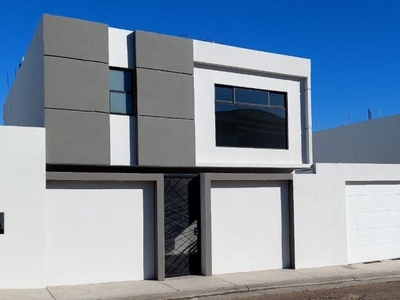 Casa nueva en venta colonia Buenos Aires Sur Tijuana con terreno excedente