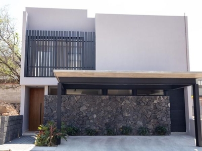 Casa Nueva en Venta en Fraccionamiento Altozano con acabados Premium
