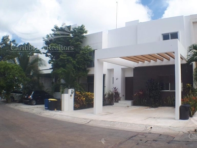 Doomos. Casa en Venta en Cancun Palmaris B-MRS6729