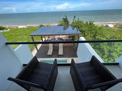 Villa frente al mar en venta en Telchac Puerto a 150 m del muelle. Yucatán