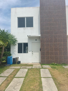 Casa En Renta, 2 Recámaras, 2 Niveles, Av. 135, Jardines Del Sur 2, Cancún,