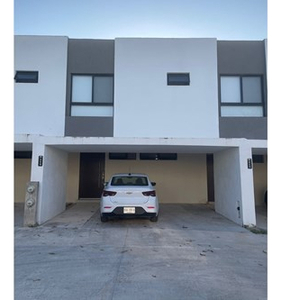 Casa En Renta De 2habitaciones En Privada Con Amenidades. Cholul. Mérida, Yucatán, México.