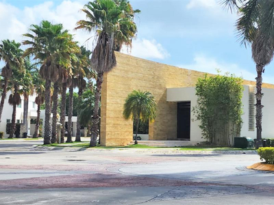 Casa Lujosa Residencia En Venta, 4 Recamaras, Remodelada, Villa Magna, Cancun